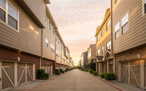 Apartments with Garages 